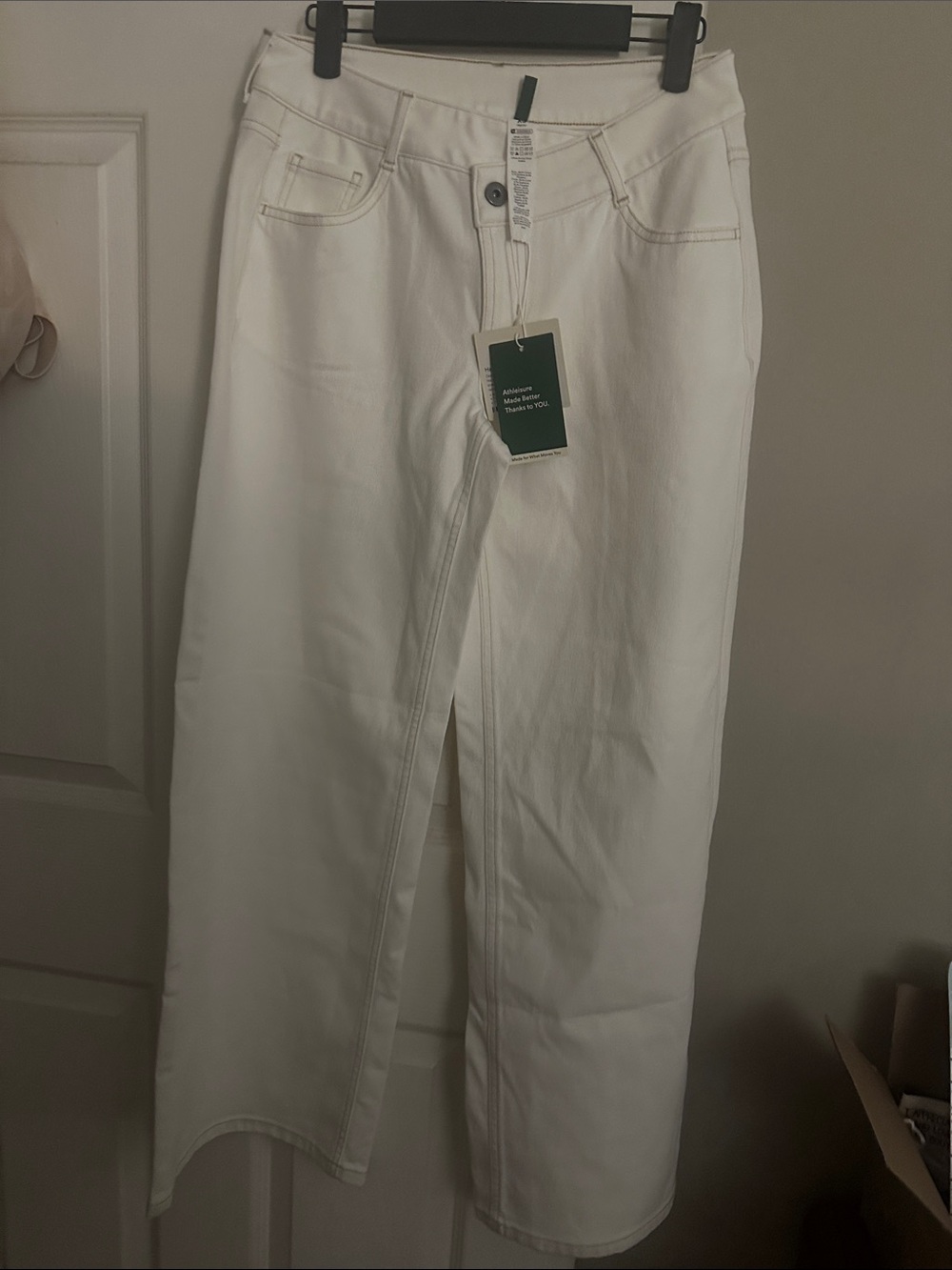 HALARA White Straight-Leg High-Rise Jeans. XS NWT